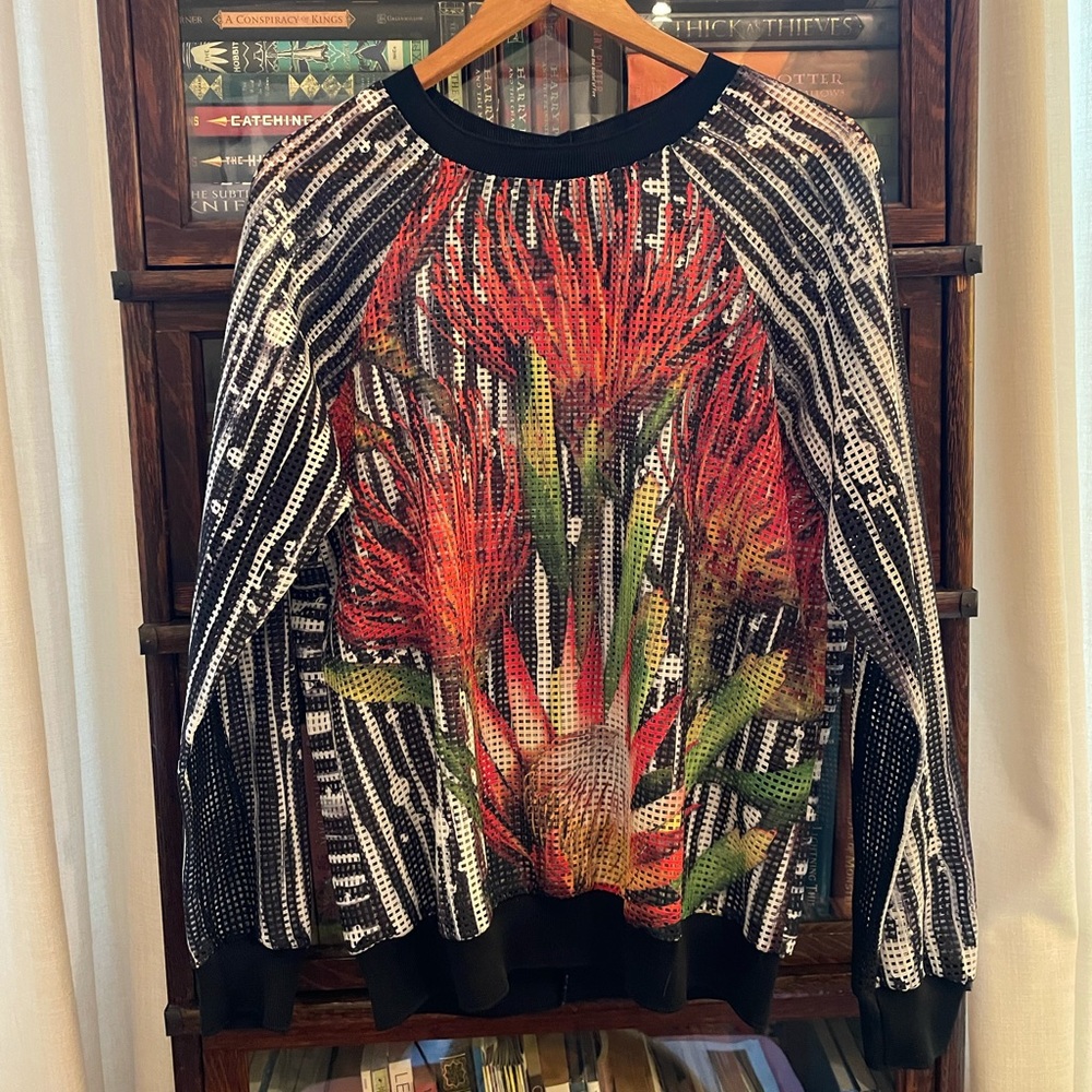 BNWOT Clover Canyon Designer Graphic Floral Top 💐
